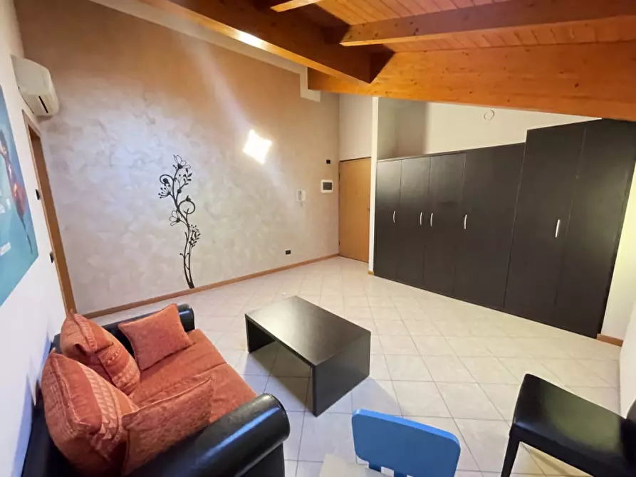 Immagine 4 di Ufficio in affitto  a Suzzara