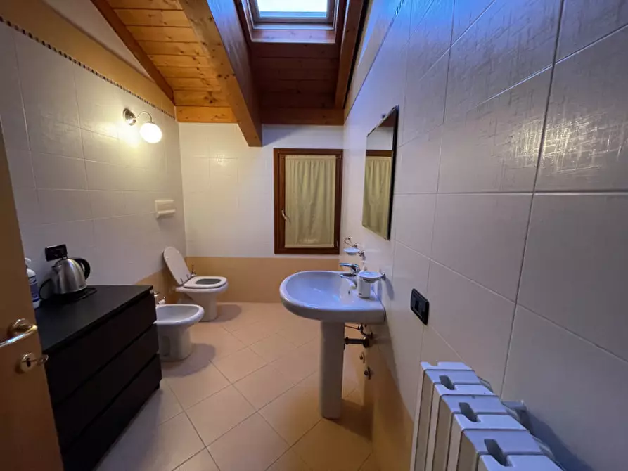 Immagine 10 di Ufficio in affitto  a Suzzara