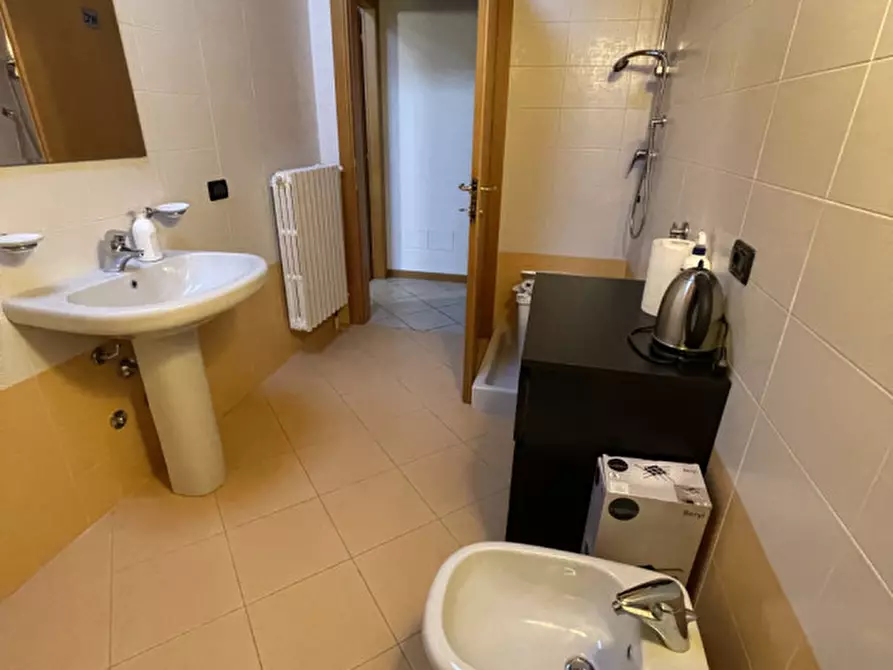 Immagine 11 di Ufficio in affitto  a Suzzara