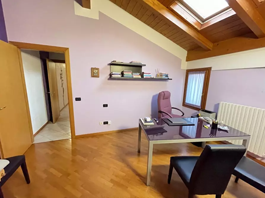 Immagine 13 di Ufficio in affitto  a Suzzara