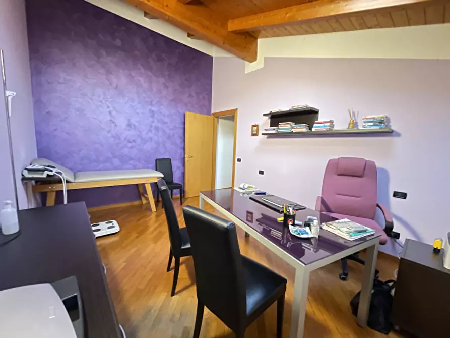 Immagine 15 di Ufficio in affitto  a Suzzara