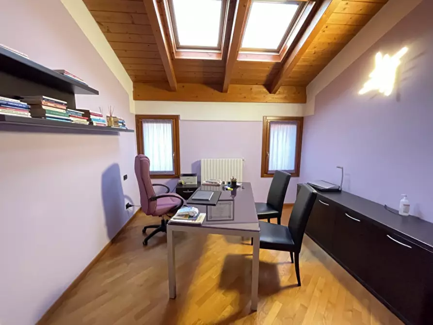 Immagine 19 di Ufficio in affitto  a Suzzara