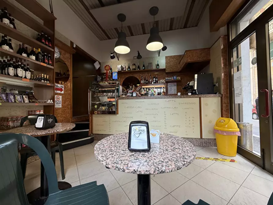 Immagine 3 di Attività commerciale in vendita  in via balbi piovera a Genova
