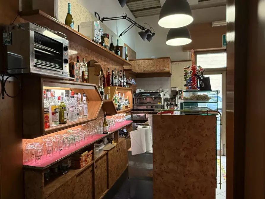 Immagine 4 di Attività commerciale in vendita  in via balbi piovera a Genova