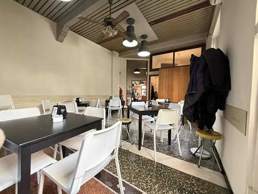 Immagine 7 di Attività commerciale in vendita  in via balbi piovera a Genova