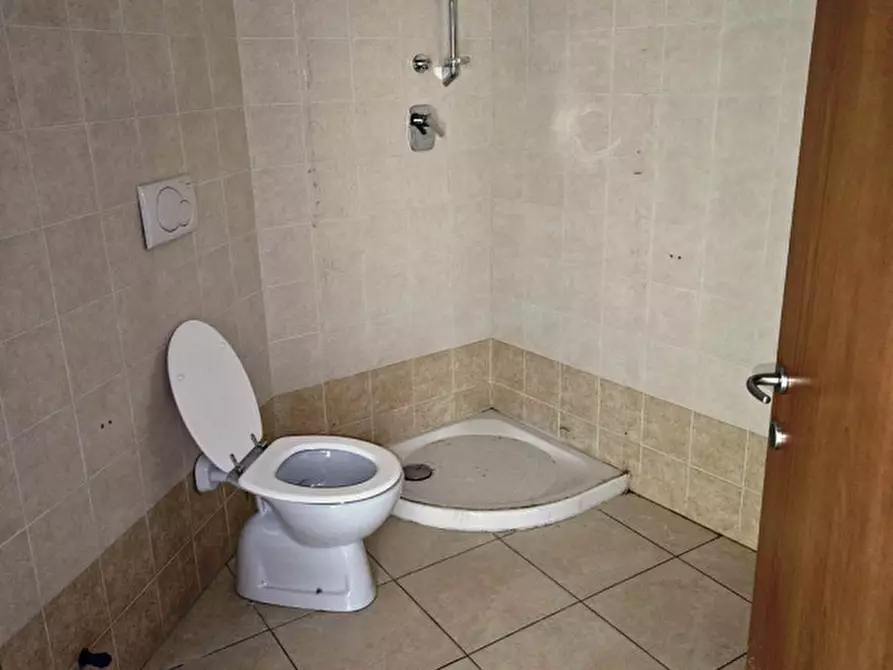 Immagine 9 di Ufficio in vendita  in via Norvegia a Cascina