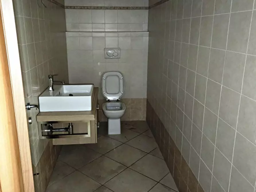 Immagine 10 di Ufficio in vendita  in via Norvegia a Cascina