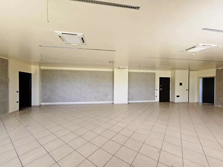 Immagine 11 di Ufficio in vendita  in via Norvegia a Cascina