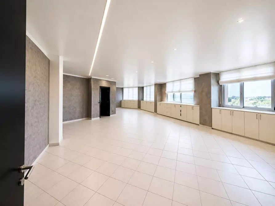 Immagine 5 di Ufficio in vendita  in via Norvegia a Cascina