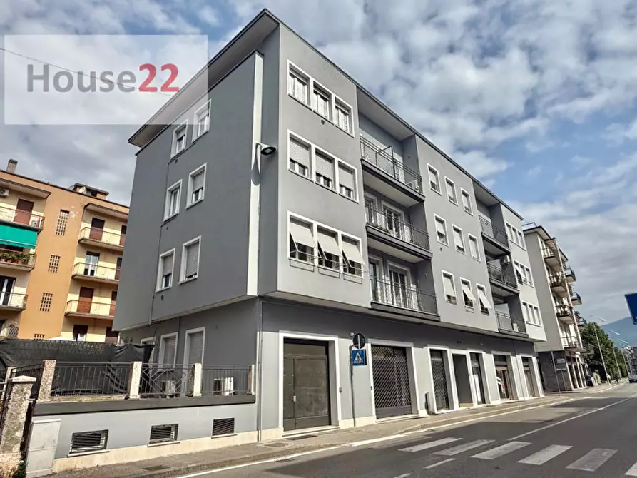 Immagine 1 di Negozio in vendita  in Via Crocifissa di Rosa 93 a Brescia