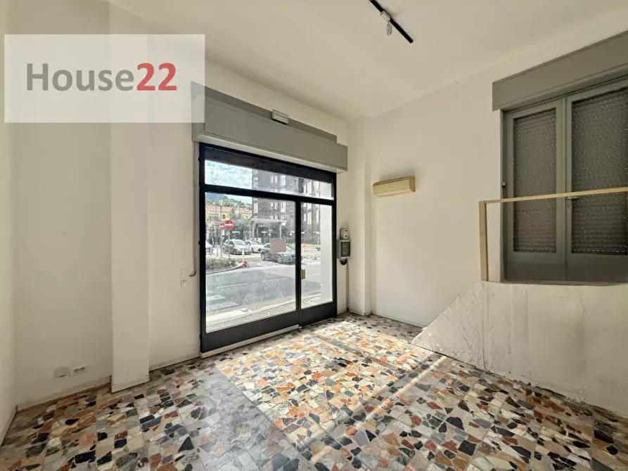 Immagine 5 di Negozio in vendita  in Via Crocifissa di Rosa 93 a Brescia