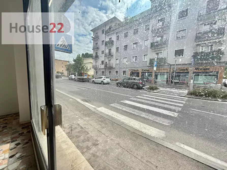 Immagine 9 di Negozio in vendita  in Via Crocifissa di Rosa 93 a Brescia