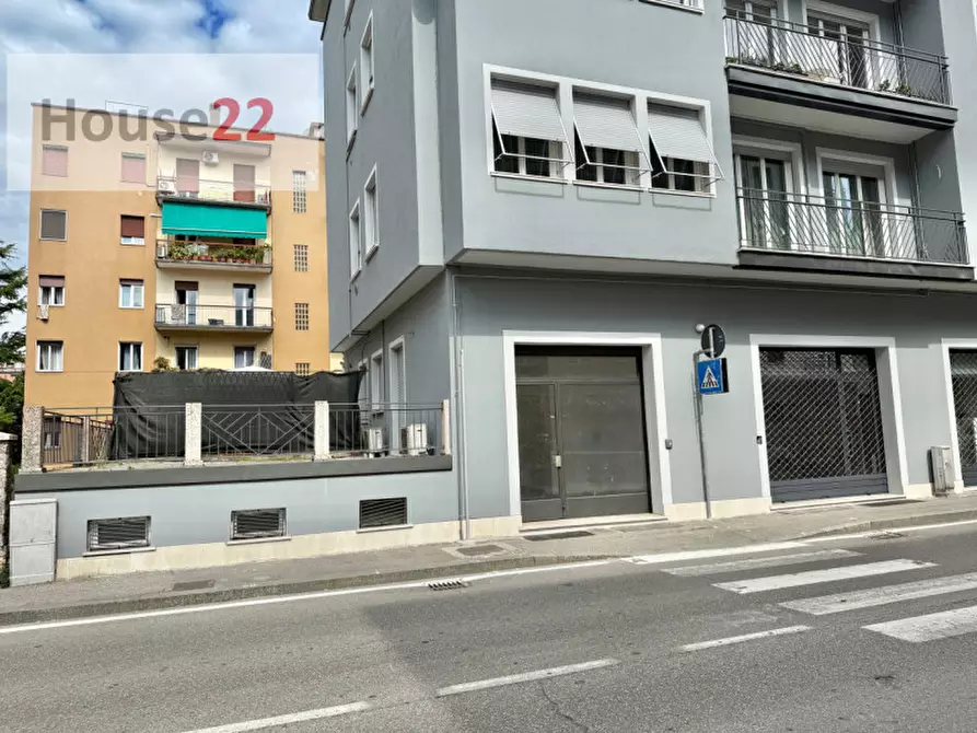 Immagine 13 di Negozio in vendita  in Via Crocifissa di Rosa 93 a Brescia