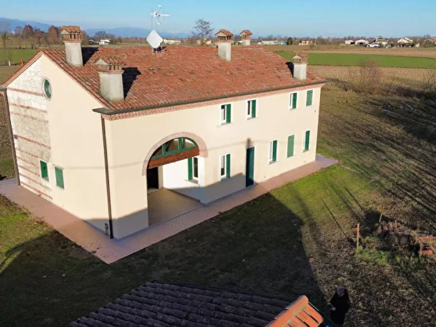 Immagine 2 di Villa in vendita  in Via bosco di sopra a Camisano Vicentino
