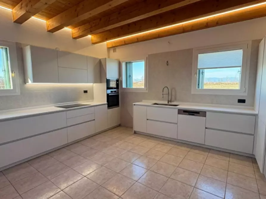 Immagine 4 di Villa in vendita  in Via bosco di sopra a Camisano Vicentino