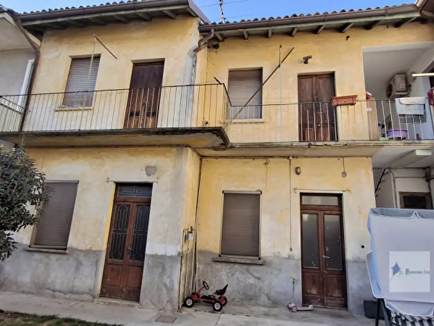 Immagine 1 di Appartamento in vendita  in Via Umberto I a Robecchetto Con Induno