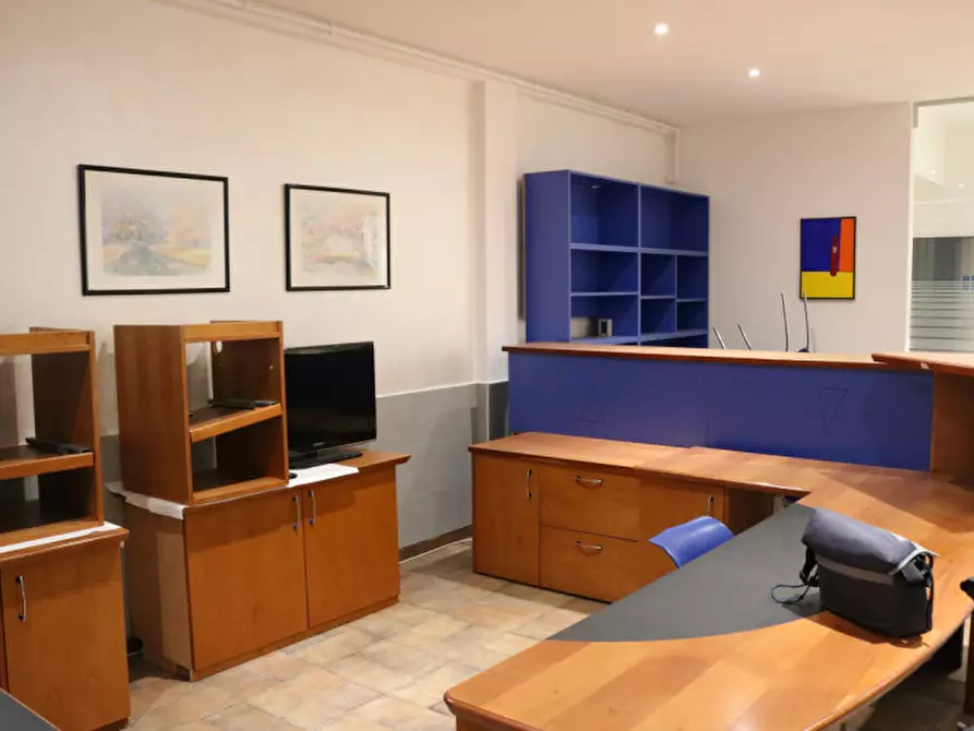 Immagine 1 di Negozio in affitto  in Via Mainardo a Merano .Meran.