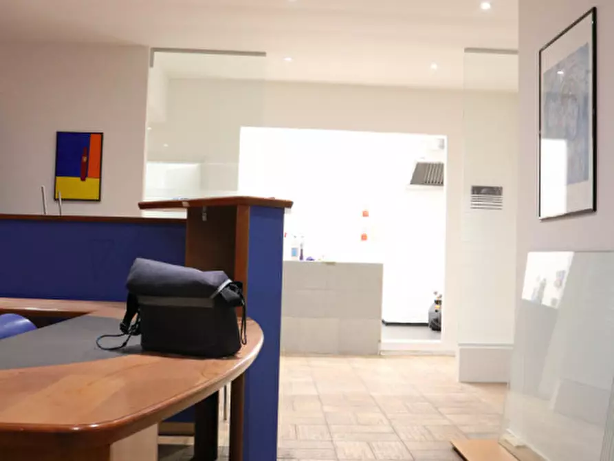 Immagine 5 di Negozio in affitto  in Via Mainardo a Merano .Meran.