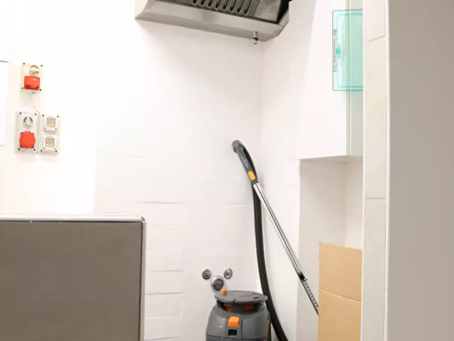 Immagine 10 di Negozio in affitto  in Via Mainardo a Merano .Meran.