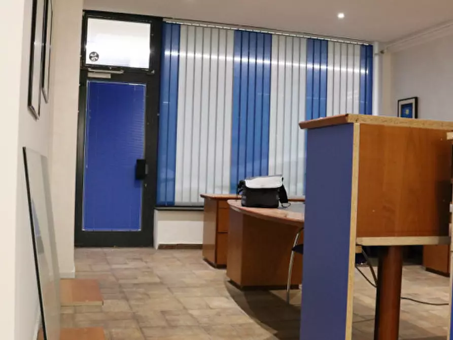 Immagine 12 di Negozio in affitto  in Via Mainardo a Merano .Meran.