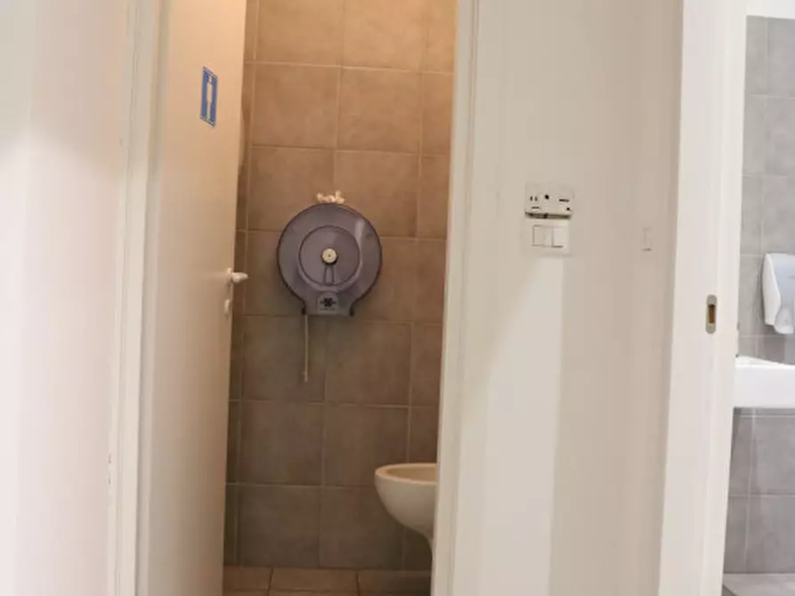 Immagine 17 di Negozio in affitto  in Via Mainardo a Merano .Meran.