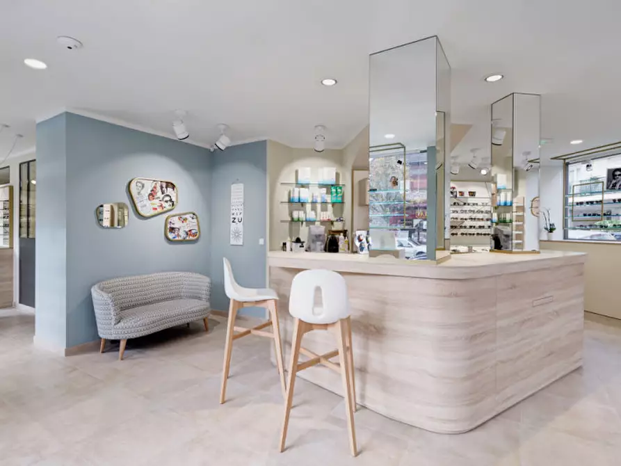 Immagine 1 di Negozio in vendita  a Bassano Del Grappa