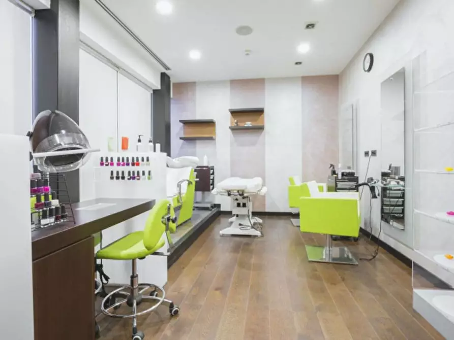 Immagine 3 di Negozio in vendita  a Bassano Del Grappa