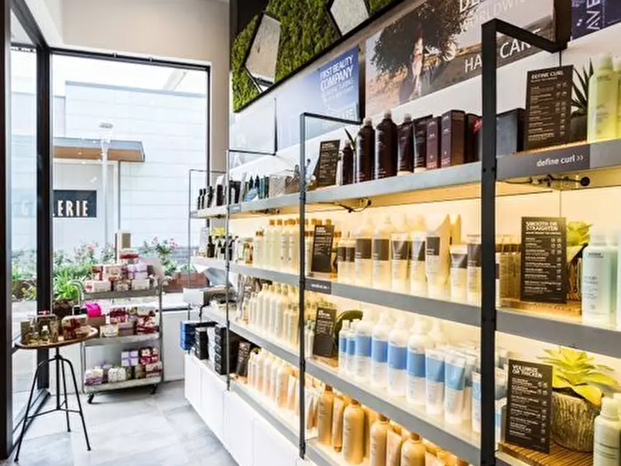 Immagine 5 di Negozio in vendita  a Bassano Del Grappa