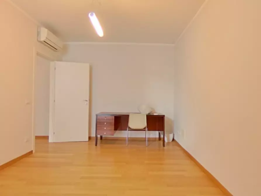 Immagine 6 di Ufficio in affitto  a Fasano