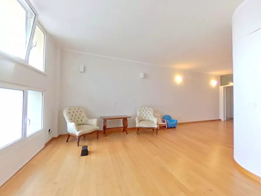 Immagine 10 di Ufficio in affitto  a Fasano