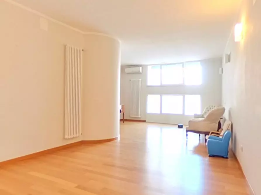 Immagine 12 di Ufficio in affitto  a Fasano