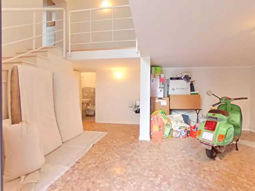 Immagine 16 di Ufficio in affitto  a Fasano