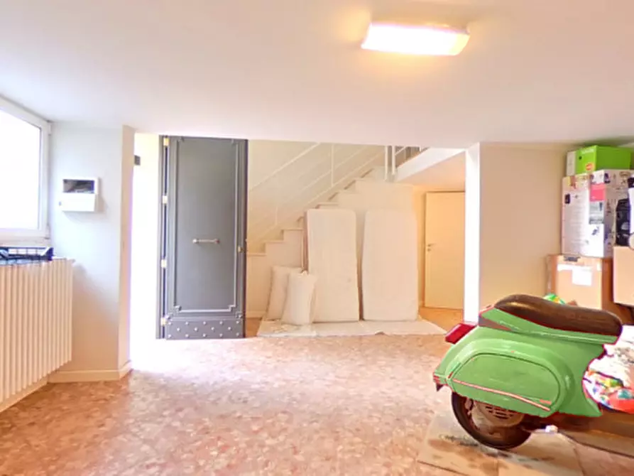 Immagine 17 di Ufficio in affitto  a Fasano