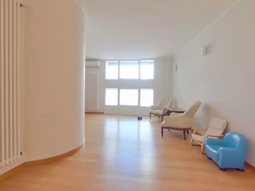 Immagine 21 di Ufficio in affitto  a Fasano