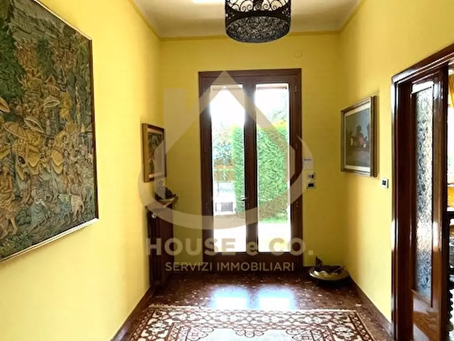 Immagine 2 di Villa in vendita  in Via Beatrice D'Este a Vigevano