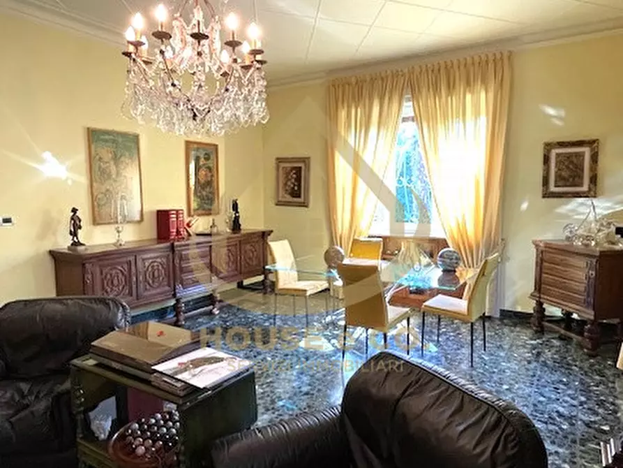 Immagine 3 di Villa in vendita  in Via Beatrice D'Este a Vigevano