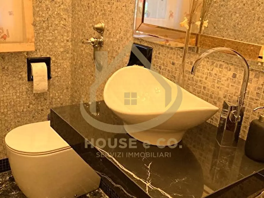 Immagine 14 di Villa in vendita  in Via Beatrice D'Este a Vigevano