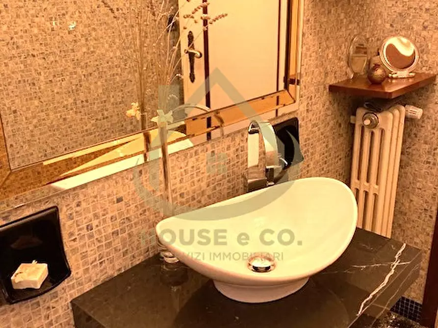 Immagine 15 di Villa in vendita  in Via Beatrice D'Este a Vigevano