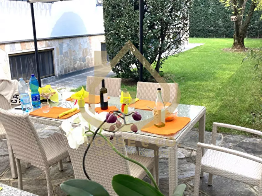 Immagine 18 di Villa in vendita  in Via Beatrice D'Este a Vigevano
