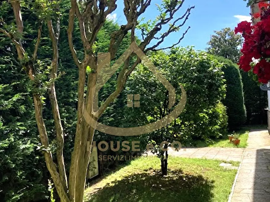 Immagine 26 di Villa in vendita  in Via Beatrice D'Este a Vigevano