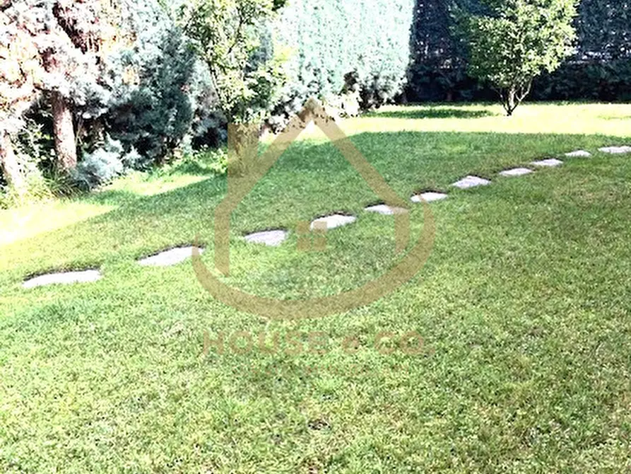 Immagine 27 di Villa in vendita  in Via Beatrice D'Este a Vigevano