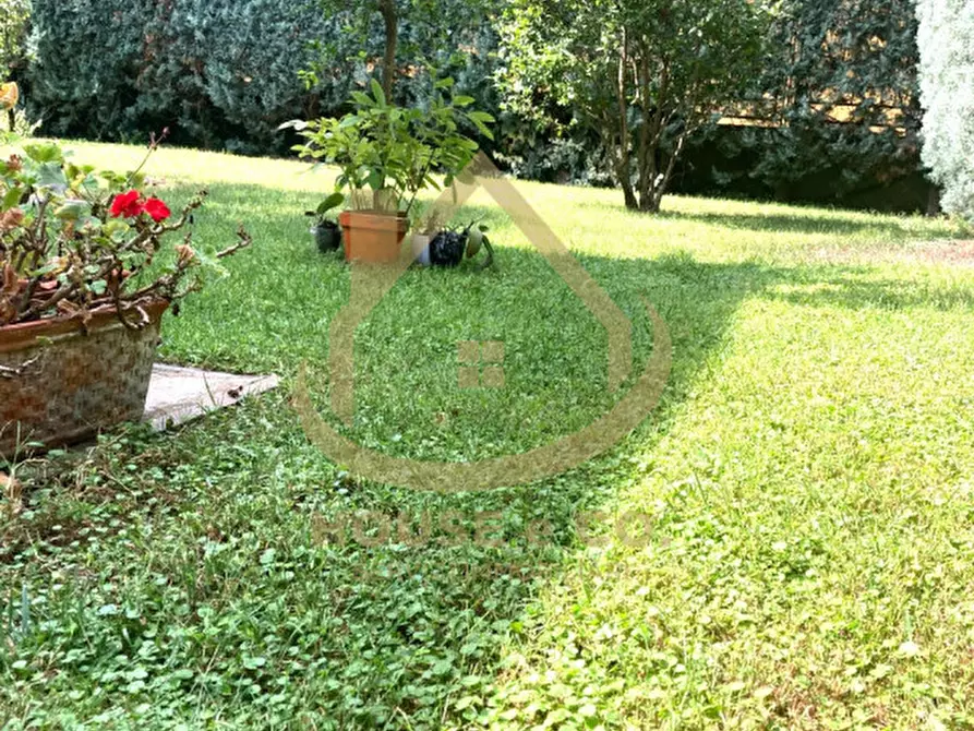 Immagine 33 di Villa in vendita  in Via Beatrice D'Este a Vigevano