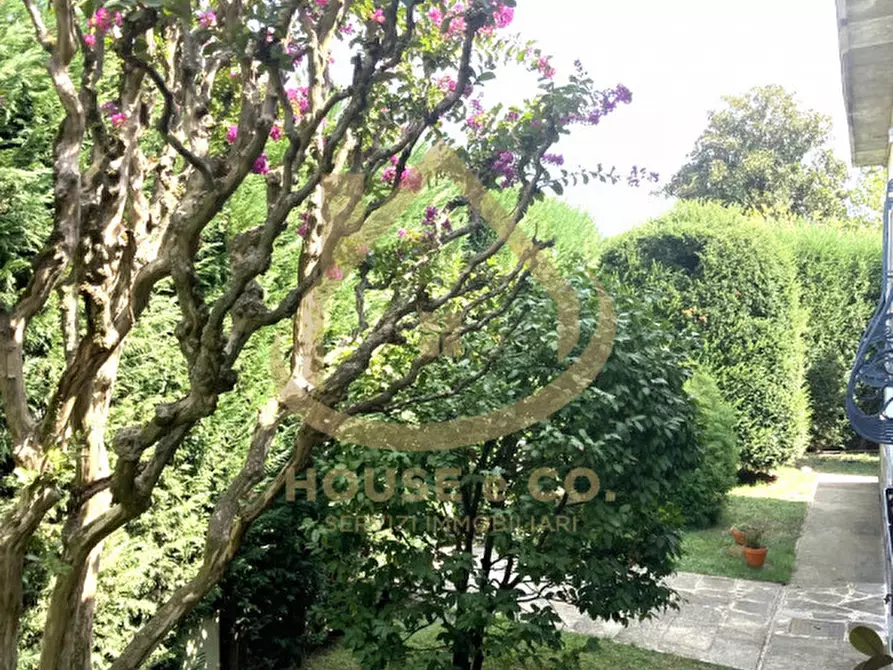 Immagine 34 di Villa in vendita  in Via Beatrice D'Este a Vigevano