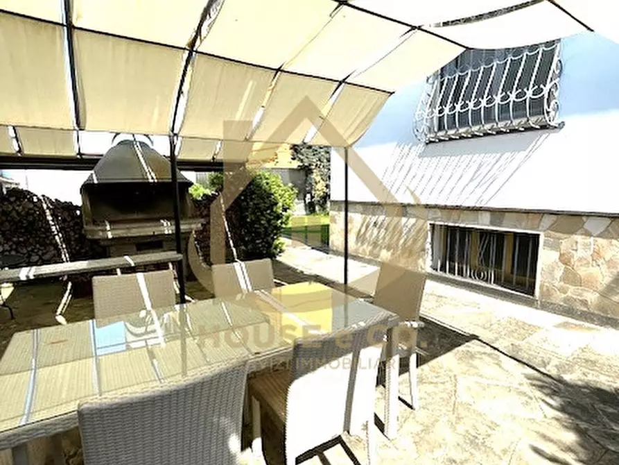 Immagine 35 di Villa in vendita  in Via Beatrice D'Este a Vigevano