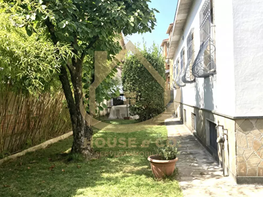 Immagine 37 di Villa in vendita  in Via Beatrice D'Este a Vigevano