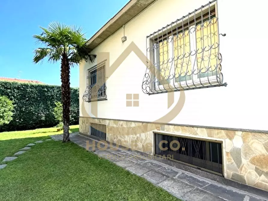 Immagine 38 di Villa in vendita  in Via Beatrice D'Este a Vigevano