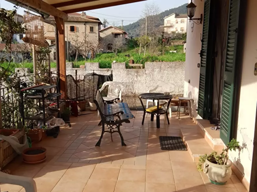 Immagine 2 di Casa trifamiliare in vendita  in Voc. Colle a Stroncone