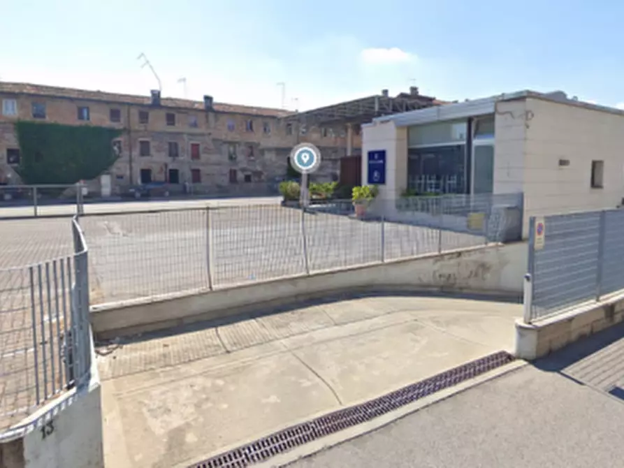Immagine 1 di Garage in vendita  in Via Zambeccari a Vicenza
