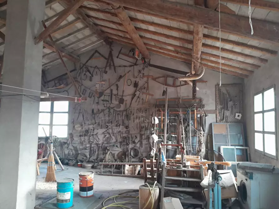 Immagine 11 di Rustico / casale in vendita  in Località Bannone a Traversetolo