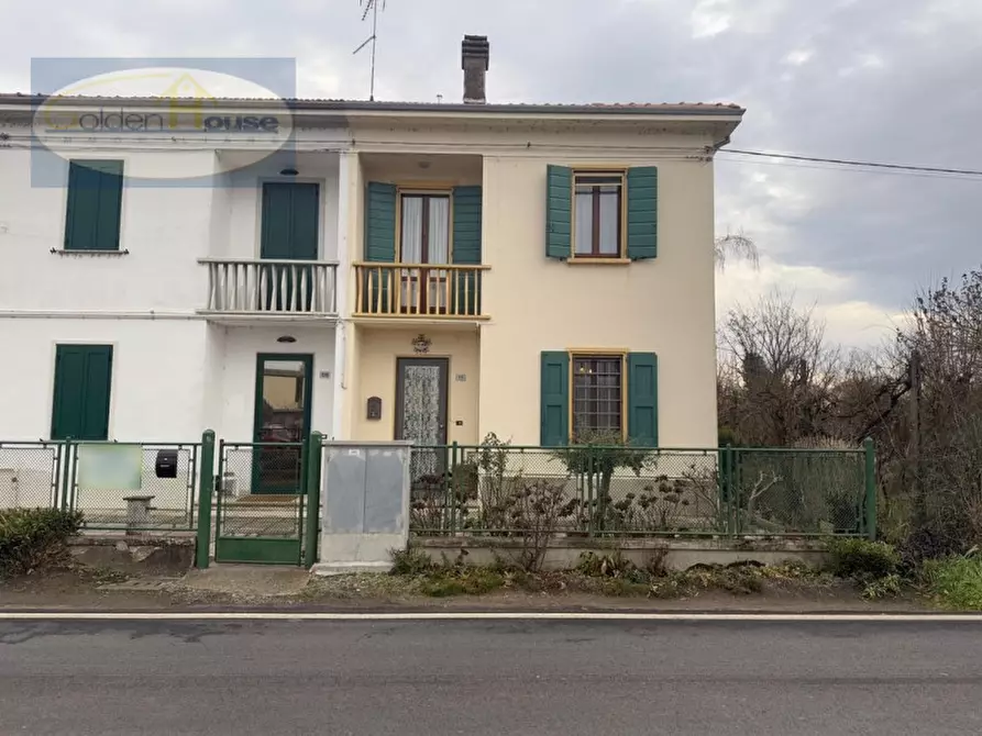 Immagine 1 di Casa trifamiliare in vendita  in Via Canale della Botte 111 a Molinella